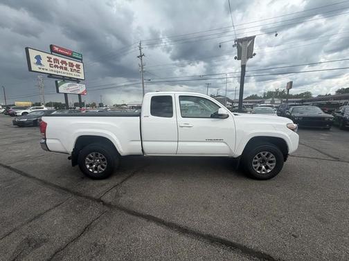 Super White 2017 Toyota Tacoma TRD Sport