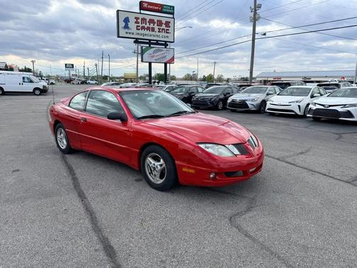 Red 2005 Pontiac Sunfire 2dr Cpe