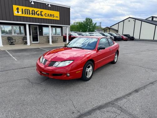 Red 2005 Pontiac Sunfire 2dr Cpe