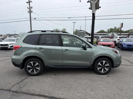 Jasmine Green Metallic 2017 Subaru Forester 2.5i Premium