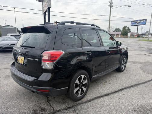 Crystal Black Silica 2018 Subaru Forester 2.5i Premium