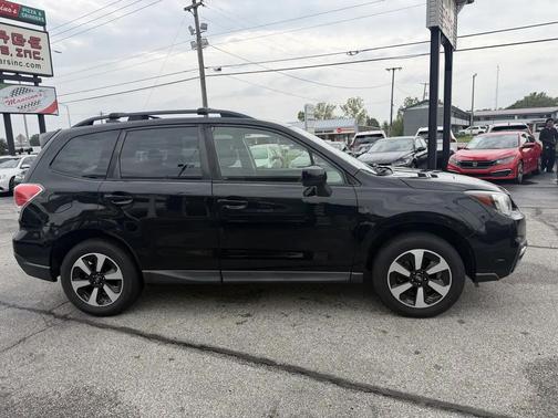 Crystal Black Silica 2018 Subaru Forester 2.5i Premium