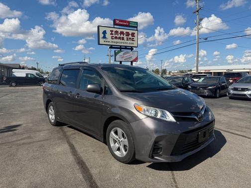2018 Toyota Sienna LE
