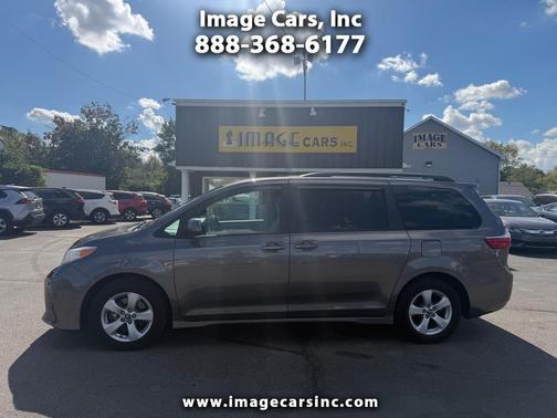 2018 Toyota Sienna LE