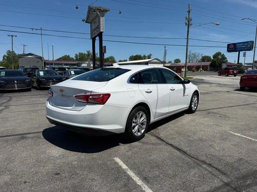 White 2021 Chevrolet Malibu 4dr Sdn LT