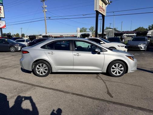 Classic Silver Metallic 2025 Toyota Corolla LE