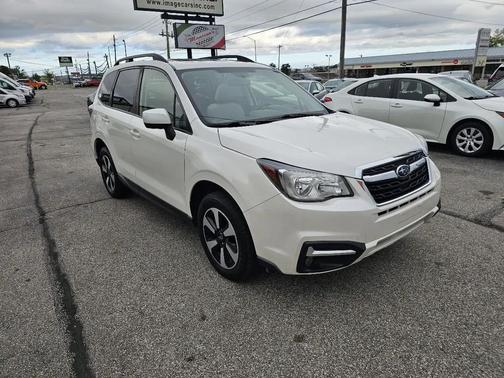 Crystal White Pearl 2018 Subaru Forester 2.5i Premium