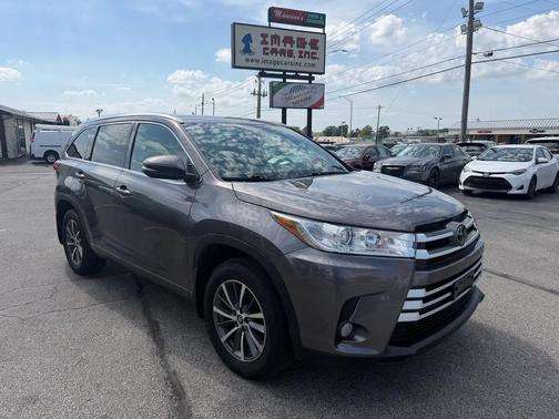 Predawn Gray Mica 2018 Toyota Highlander XLE