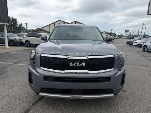 Everlasting Silver 2022 Kia Telluride LX