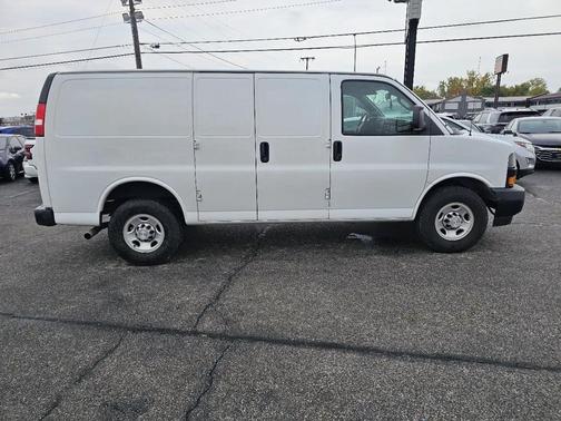 Summit White 2019 Chevrolet Express 2500 Work Van