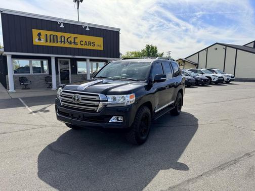 2016 Toyota Land Cruiser Base