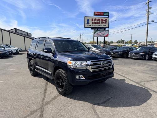 2016 Toyota Land Cruiser Base