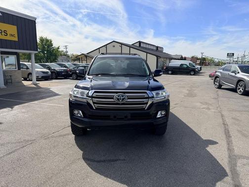 2016 Toyota Land Cruiser Base