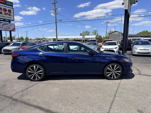 Deep Blue Pearl 2022 Nissan Altima SR Intelligent AWD