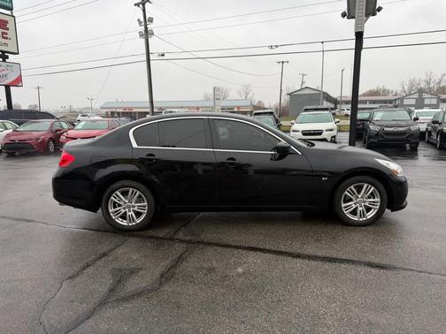 2015 INFINITI Q40 Base