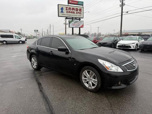 2015 INFINITI Q40 Base