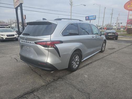 2021 Toyota Sienna LE