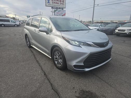 2021 Toyota Sienna LE