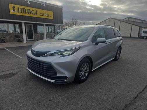 2021 Toyota Sienna LE