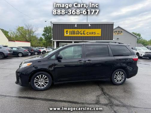 Midnight Black Metallic 2019 Toyota Sienna XLE