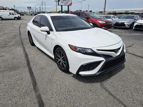 White 2022 Toyota Camry SE