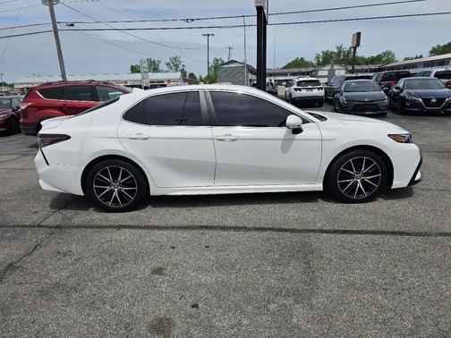 White 2022 Toyota Camry SE