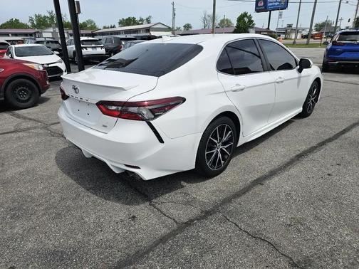 White 2022 Toyota Camry SE