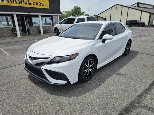 White 2022 Toyota Camry SE