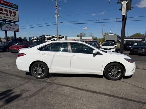 2017 Toyota Camry SE