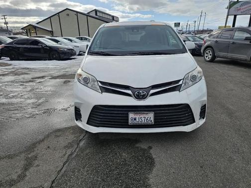 2020 Toyota Sienna LE