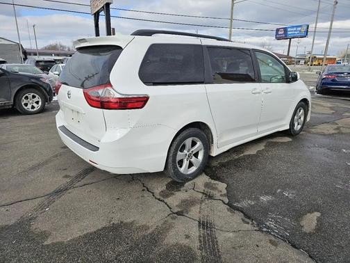 2020 Toyota Sienna LE