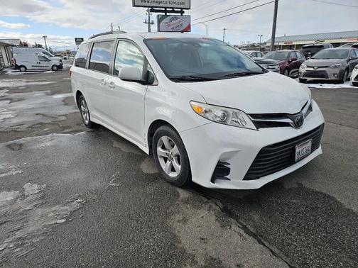 2020 Toyota Sienna LE