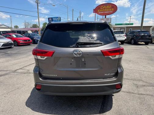Predawn Gray Mica 2018 Toyota Highlander XLE
