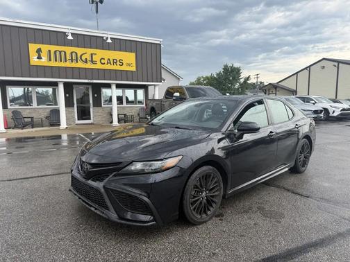 Midnight Black Metallic 2021 Toyota Camry SE