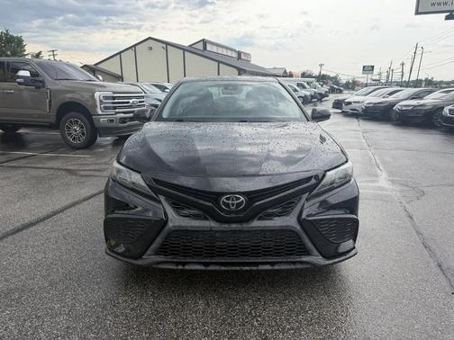 Midnight Black Metallic 2021 Toyota Camry SE