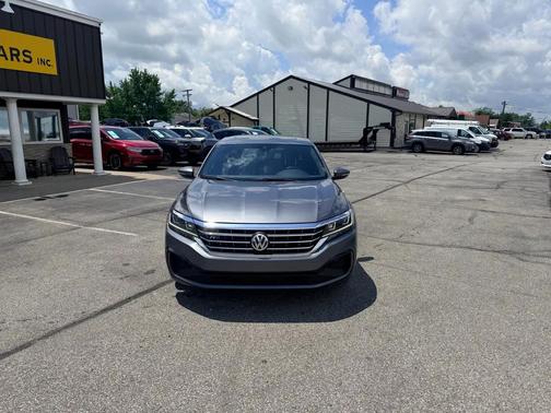 Platinum Gray Metallic 2021 Volkswagen Passat 2.0T R-Line
