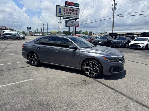 Platinum Gray Metallic 2021 Volkswagen Passat 2.0T R-Line