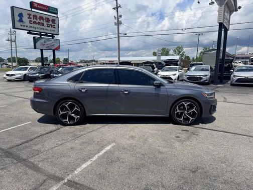 Platinum Gray Metallic 2021 Volkswagen Passat 2.0T R-Line