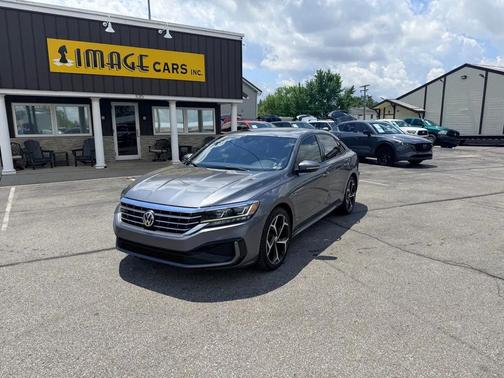 Platinum Gray Metallic 2021 Volkswagen Passat 2.0T R-Line