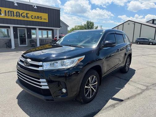Midnight Black Metallic 2017 Toyota Highlander XLE