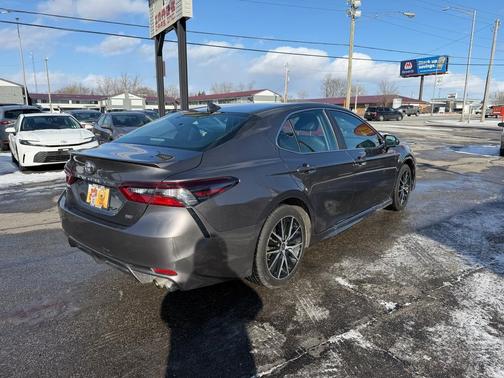 2022 Toyota Camry SE