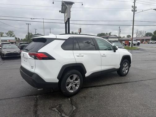 Ice Cap 2025 Toyota RAV4 XLE