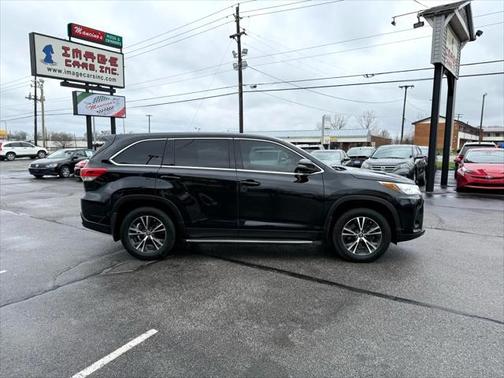 2019 Toyota Highlander LE I4