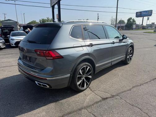 Platinum Gray Metallic 2022 Volkswagen Tiguan 2.0T SEL R-Line 4MOTION