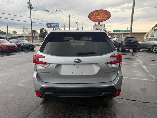 Ice Silver Metallic 2019 Subaru Forester Premium