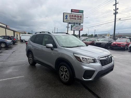 Ice Silver Metallic 2019 Subaru Forester Premium