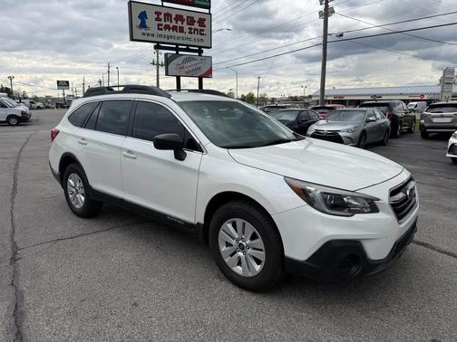 Crystal White Pearl 2018 Subaru Outback 2.5i