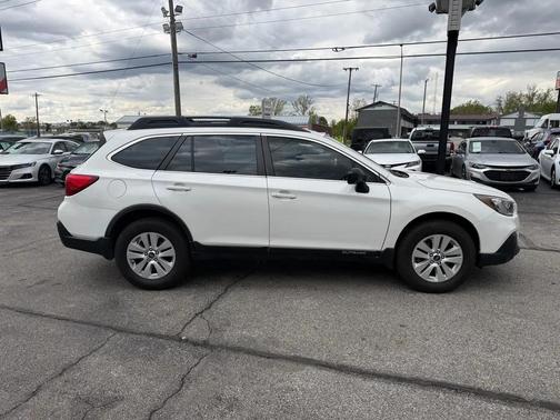 Crystal White Pearl 2018 Subaru Outback 2.5i