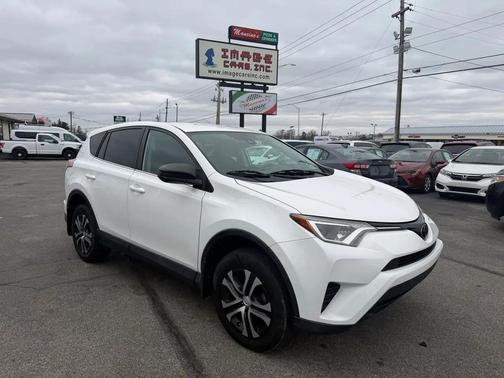 Super White 2018 Toyota RAV4 LE