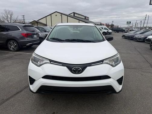 Super White 2018 Toyota RAV4 LE